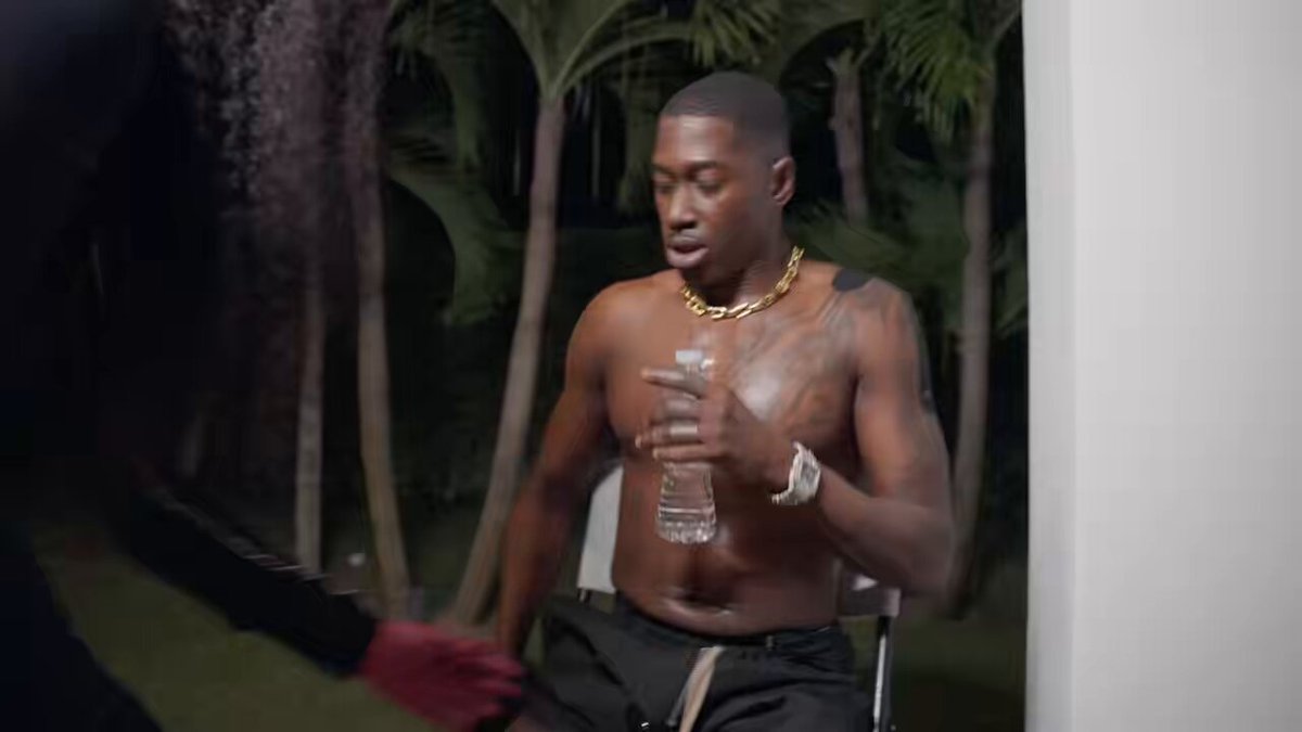 Ayyy!! 😂 Not #IslandBoi & #Pariz arguing over a CIGARETTE!! 🚬 Chiilee…y’all feel for #Pariz being stuck in the MIDDLE though?! 😩 Drop those 😈 & run it up if you’re EXCITED for the NEW EPISODE of #BadBoysDominicanRepublic TOMORROW!!! 👇🏾