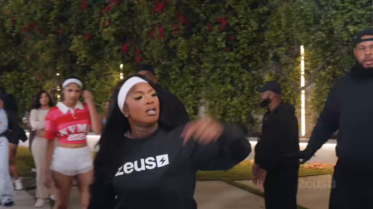 Ohhh!! 😮 The #Baddies are UNITING against @TommieLHHATL’s new OUTSIDER asap!! 🙌🏾 Are y’all loving this #Ivori & @iambiglex__ TAG TEAM moment with @tinkaabellaaa_ & @MariahLynBoss on the backend on the NEW EPISODE of #BaddiesUSAChapterTWO or nah?! 👀🇺🇸