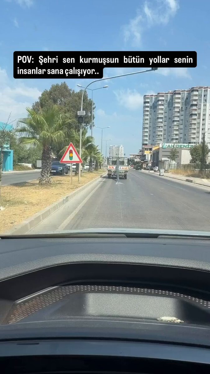 Adana'da inşaat demirleriyle trafikte tehlike yaratan kamyonet sürücüsü