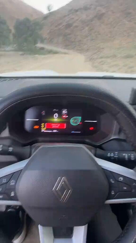 Dağda 5 aylık Renault Duster'ıyla yolda kalan sürücü yardım bekliyor