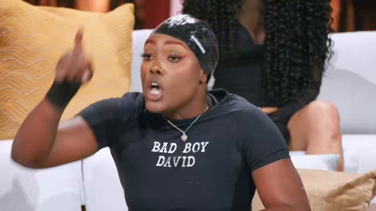 Oop! 👀 Not “Come to the MIDDLE?!” Chiilee!! 🙌🏾 #LaurenMichellee RAN UP on #GBaby and sis RAN AWAY!!! 🏃🏾‍♀️💨 Drop those 🤪 if you’re ready to see more on the #BaddiesGoneWildDominicanRepublic PREMIERE today!! 🇩🇴👇🏾