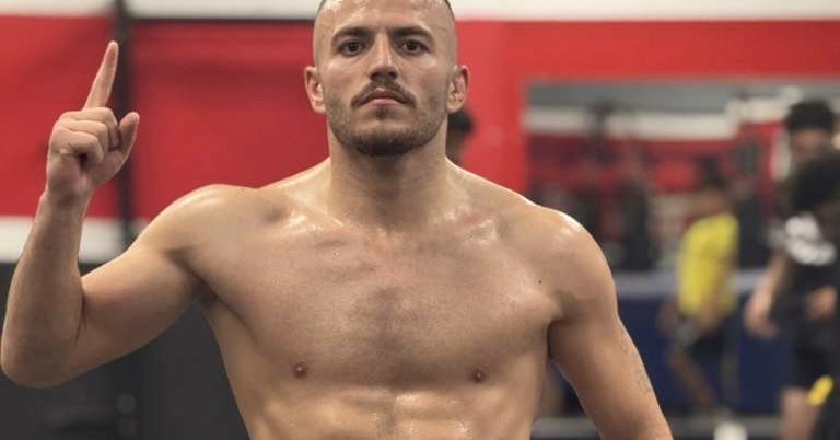 پیروزی درخشان توفیق‌الله عمری در A1 Combat؛ گامی بلند به سوی UFC