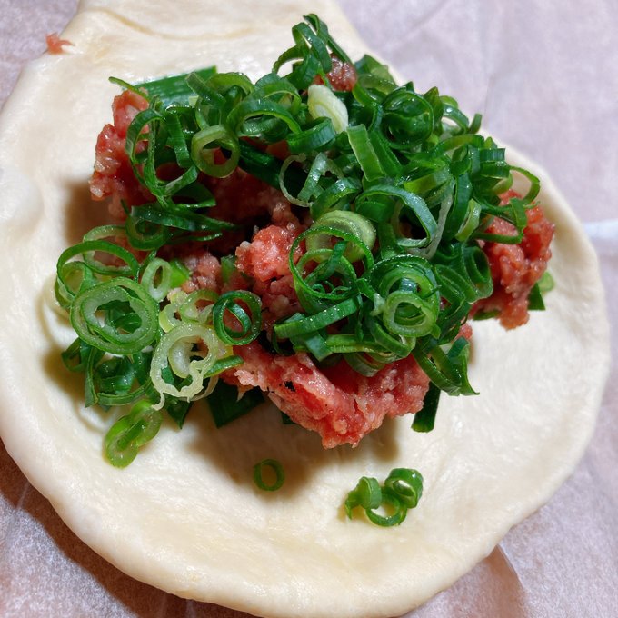 もへ Mohemeshi 友達の台湾旅行の思い出話で 胡椒餅やばい そんなに 美味い訳じゃないのに気づいたら また買ってる 絶対やばいもん 入ってる と言ってたので 気になって調べてみたら 食戟のソーマの月饗祭で ソーマが作ってたやつやん て テンション