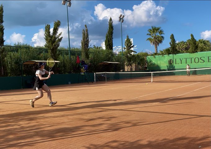 Ayumi Koshiishi 輿石亜佑美 Kosshiee Tennis 5週間のギリシャ遠征終了です 最高成績はシングルス ダブルス共にベスト4でした ダブルスを組んでくださり ルームシェアもしていただいた雅さん 現地で仲良くしてくださった日本人の方々 ありがとうご