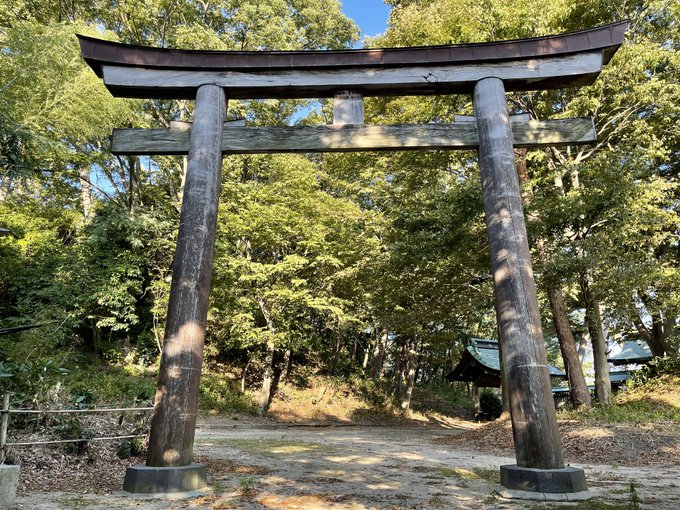 元祖ライブバー 本家オープンマイク 本元アニメバー 名代ピアノバー ロシナンテ Rocinate 秋田市 初八幡町 の 八幡運動公園 の中にある 日吉八幡神社 へお参りに行ってしましたよ 神社の中に三重塔があるなんとも変わった神社なのでした Nitter