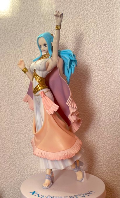 Yukiyama Osoba Mask 66 ワンピースフィギュア改造計画第三段 顔もヤスリがけも塗装もめっちゃ中途半端やけど後ろ向きで飾るから一旦完成で しつこいようですが あくまでも雰囲気を楽しむクオリティです 改造したかったのは一旦これで全て完了