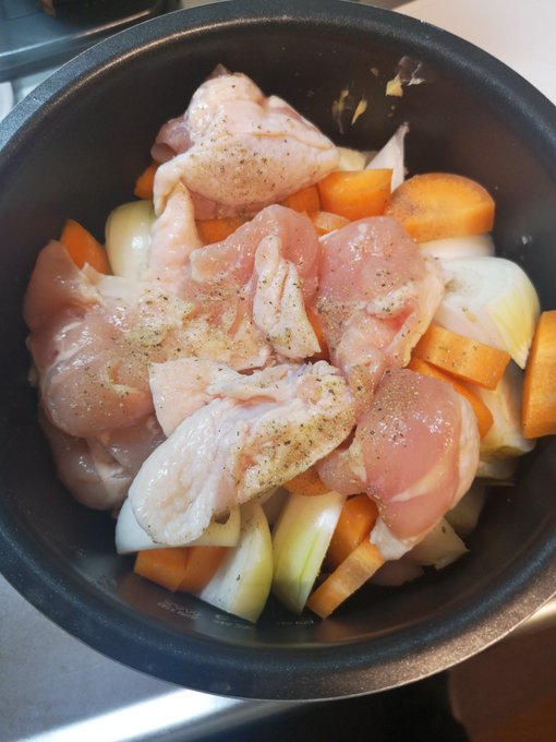 ダレルタイター Data Jp そのまま一時間弱加熱すると 話題の亡命ロシア料理 帰れ鶏肉へ の完成 噂に聞く通り 無水調理なのに凄いスープの量だ 余り物で作ったので鶏肉をもっと入れると更に美味しそう 電気圧力鍋なら火加減も光熱費も気にならないので比較 ダレルタイター Data Jp そのまま一時間弱加熱すると 話題の亡命ロシア料理 帰れ鶏肉へ の完成 噂に聞く通り 無水調理なのに凄いスープの量だ 余り物で作ったので鶏肉をもっと入れると更に美味しそう 電気圧力鍋なら火加減も光熱費も気にならないので比較