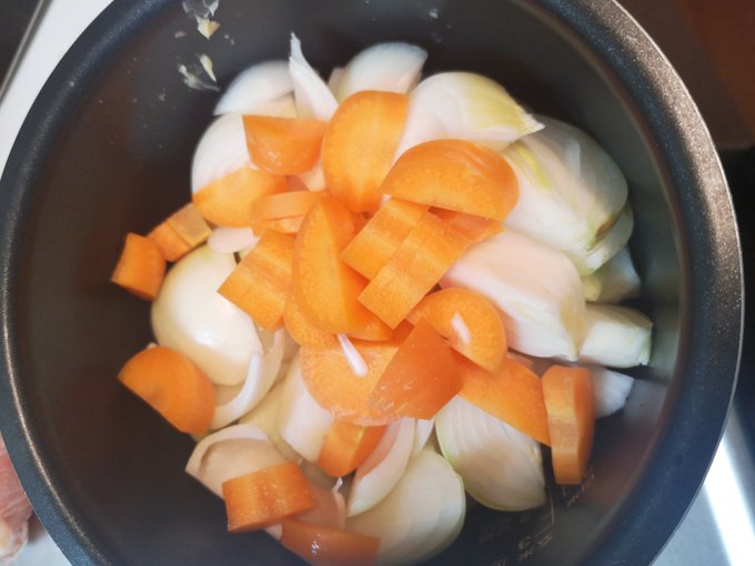 ダレルタイター Data Jp そのまま一時間弱加熱すると 話題の亡命ロシア料理 帰れ鶏肉へ の完成 噂に聞く通り 無水調理なのに凄いスープの量だ 余り物で作ったので鶏肉をもっと入れると更に美味しそう 電気圧力鍋なら火加減も光熱費も気にならないので比較 ダレルタイター Data Jp そのまま一時間弱加熱すると 話題の亡命ロシア料理 帰れ鶏肉へ の完成 噂に聞く通り 無水調理なのに凄いスープの量だ 余り物で作ったので鶏肉をもっと入れると更に美味しそう 電気圧力鍋なら火加減も光熱費も気にならないので比較