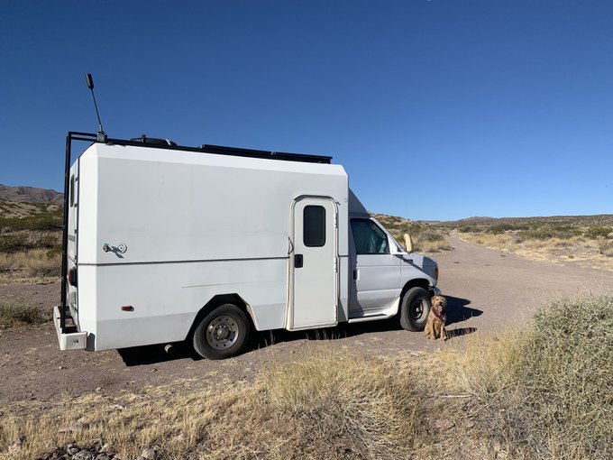 目前Albaum與妻子住在改裝麵包車內,時不時開車環遊全美好山好水,偶爾也會回到加州的複式房住。