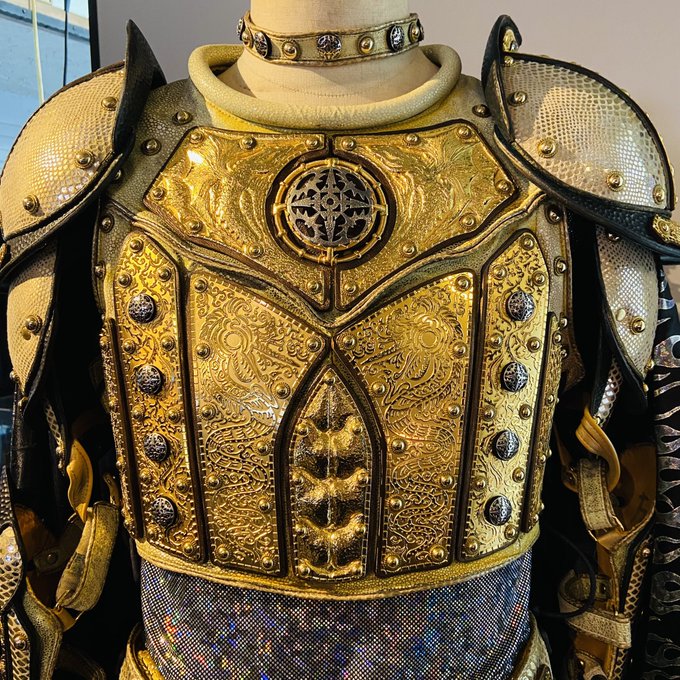 Logica Pinoombra Beckyli Inferno ゼノン石川和尚 の戦闘服はディテールが見どころ満載 肩のドラゴンの鱗 ドラゴンの正面顔と横から見た前脚 これは貴重 上着の裾にお顔模様のワッペン 上着の裏地は銀刺繍でクール ゴージャス 聖飢魔ii 戦闘服 Jap工房 Logica Pinoombra Beckyli Inferno ゼノン石川和尚 の戦闘服はディテールが見どころ満載 肩のドラゴンの鱗 ドラゴンの正面顔と横から見た前脚 これは貴重 上着の裾にお顔模様のワッペン 上着の裏地は銀刺繍でクール ゴージャス 聖飢魔ii 戦闘服 Jap工房