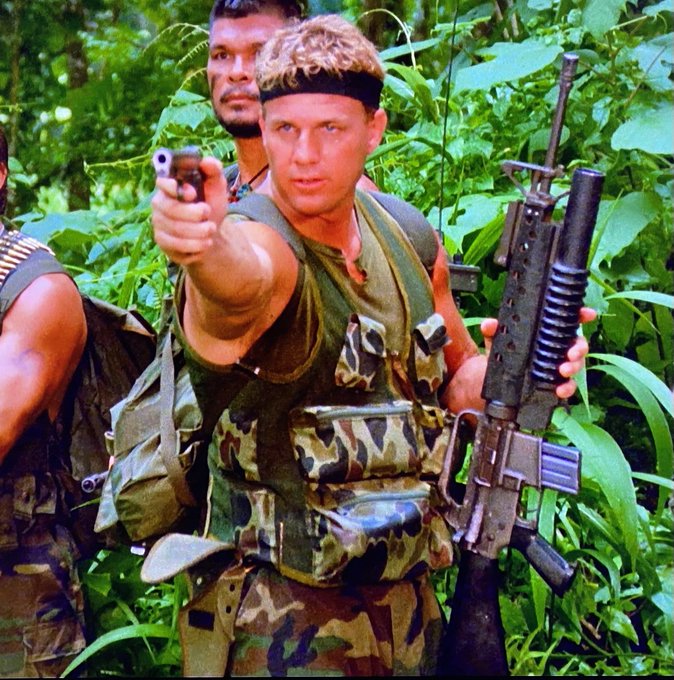 ゴッド ヘルプ ザ ガール子 Stetienneheaven ヴィンセント ドーン監督 レブ ブラウン主演作 サイバーロボ を クリスマスに 鑑賞 特殊部隊の精鋭チームがミッション中のジャングルで謎の 敵に襲われ殺戮されていくというアクション Sfホラーのジャンル