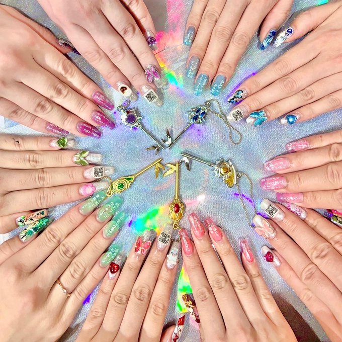 𝑹 𝑶𝑵𝑶 池袋 痛ネイル Nrc Nail Staff Nail 今年最後のネイル はfairy蘭丸 スタッフみんなでお揃いです 放送時からずっとやりたかった営業名刺のqrコードをやっと爪につけれました 今年定期的に見返しちゃうアニメでした ぜひ1話