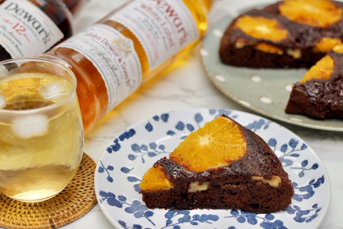 ぼく いらすと料理家 Boku 5656 ふわふわしっとりな オレンジブラウニー をフライパンで焼きました 紅茶もいいけど ウイスキーも最高に合う 粉の量が少なめ チョコとバターが多めの配合なので 本格的なブラウニーのようにしっとり濃厚な仕上がり Pr