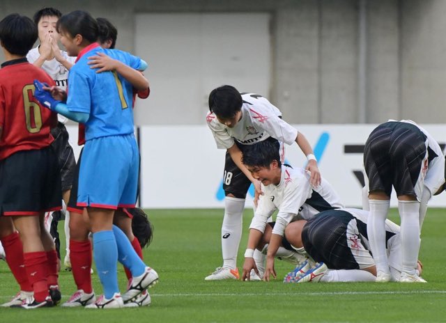 神戸新聞運動部 Sports Kobenp 全日本高校女子サッカー 日ノ本 攻撃陣精彩欠き無得点https Www Kobe Np Co Jp News Sports 21 Shtml 主将に決まったのは10ヶ月の大けがのリハビリ中 やっとピッチに戻れたのはインターハイ後 みんなから愛され