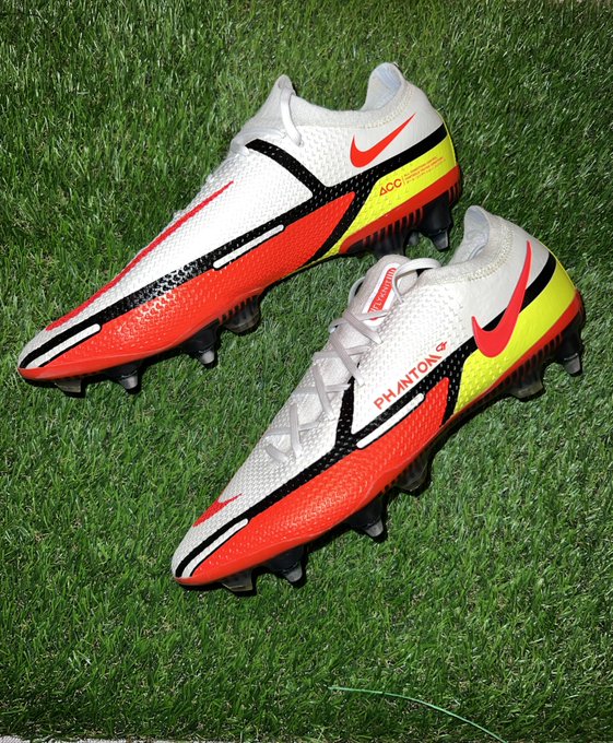 激安通販新作 Nike サッカースパイク 取り替え式 Ubat Fr
