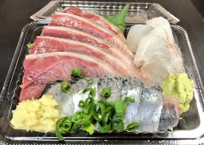 駅前酒場 Ekimaesakaba 3 15 水 本日のメニュー 刺身3点盛 ワラサ 千葉鴨川 活スズキ 三重 イワシ 京都 500円 メジマグロ刺身 山口 500円 初物 カツオたたき 鹿児島 500円 活イナダ刺身 三重 350円 生アジフライ 450円 特上さつま揚げ 600円 あん