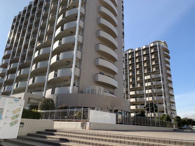 三浦靖雄 Torinikukaraage 登録1012号はお台場海浜公園のマンション シーリアお台場５番街 の飛び出し注意 いらすとや看板 の一種ですが 悔しいことに使用している素材僕の手でも判別できません ほそかわさん Hosokawa07 からの画像提供 いらすと