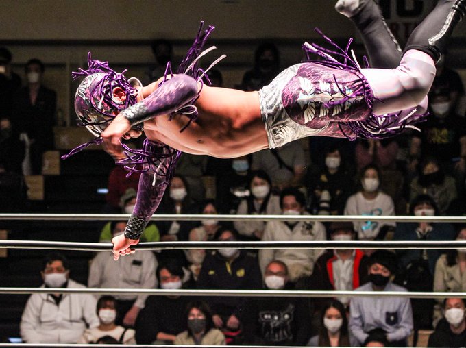 梨音 プロレス垢 Lion Highfly シュン スカイウォーカー 名前通り空中殺法が得意だったが メキシコ遠征以降はジャベに磨きをかける 更にヒールターンしてからは相手を的確に苛立たせるムーブを連発 一方で突発的に身体能力を駆使した 危険な技を仕掛け