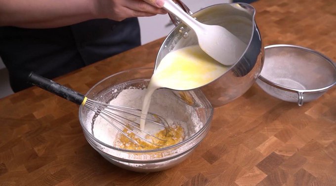 ショコラティエ パティシエ 江口和明 チョコレート情報を発信します ショコラティエ デリーモ Eguchikazuaki 今日はとっておきのレシピ 時短カヌレ を紹介します 一晩寝かせない おうちオーブンでもカリッと焼く 蜜蝋使わない 私に出来る最大の手抜き