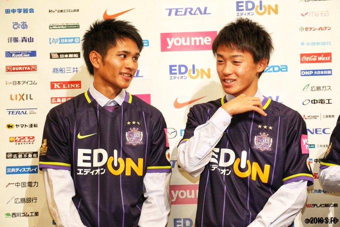 サンフレッチェ広島 公式 Sanfrecce Sfc 今週は 入学式 入社式 が行われていますね 前節2得点の大活躍でチームを勝利に導いた 森島司 選手の入団会見の時の写真をどうぞ 長沼洋一 選手と同期入団です 皆さん ご入学 ご入社おめでとうございます