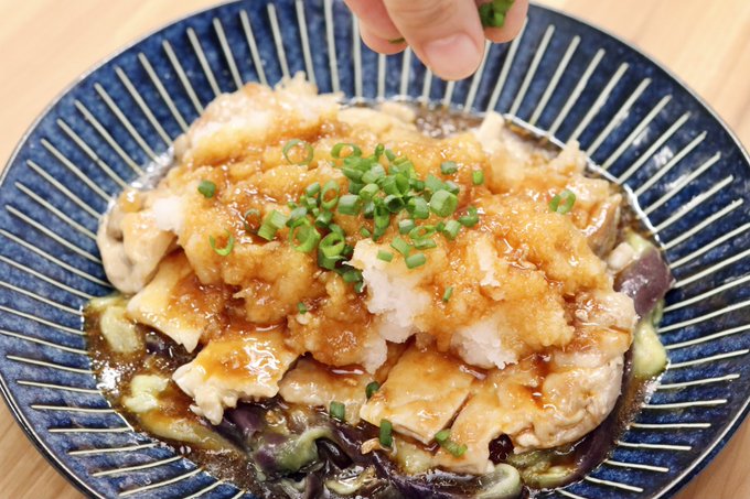 ぼく いらすと料理家 Boku 5656 肉焼いた後のフライパンに残った旨味 ポン酢 砂糖で最高のたれができる ジューシー鶏なすポン まるでサラダのようにもりもり食べれちゃうお手軽メインディッシュ 下に敷いてあるなすが肉の旨味を吸って うっま い