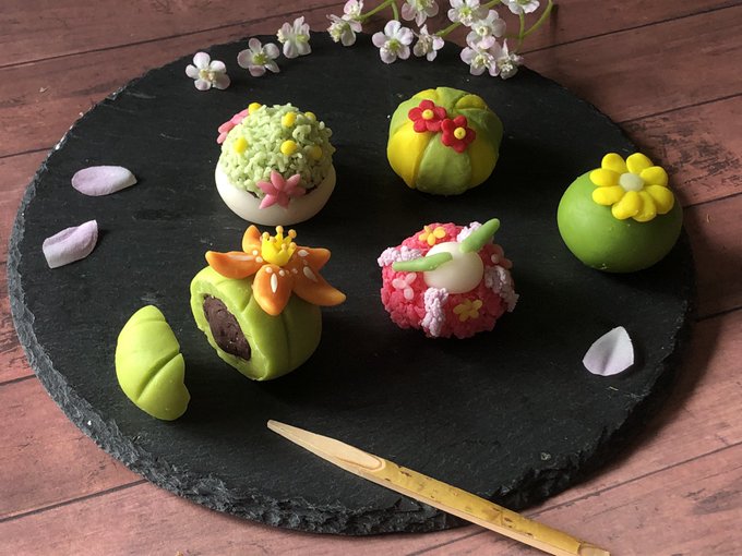 じょぬ 粘土でポケモン Quacksqueak 春らしく花ポケモンをイメージした和菓子を作りました どれがどのポケモンかわかるでしょうか ポケモン 和菓子 練り切り Nitter