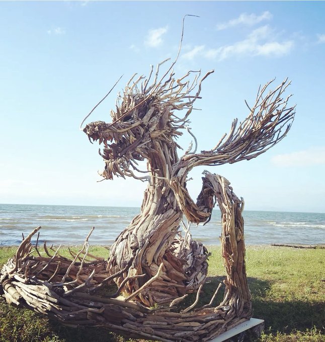 流木お兄さん Ryuboku023 そんな日あったんですか ドラゴンの日 貴方の世界観を詰め込んだ作品を見せてください 流木 流木アート Nitter