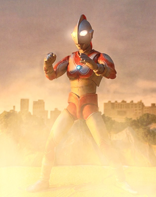 ぐろ J A1973j 9 夕陽に立つウルトラマン Nitter