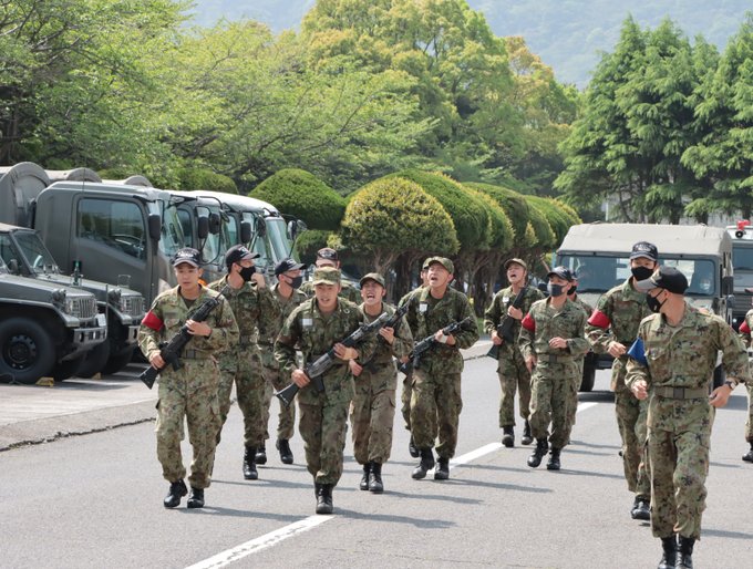 陸上自衛隊別府駐屯地 公式 Camp Beppu レンジャー 体力調整２ー２ 日々 過酷な訓練が実施されているレンジャー教育 体力 調整も小銃を携行してのシリーズに突入 精神的にも 肉体的にも披露が蓄積されてきている中 学生 達は 山地での行動訓練