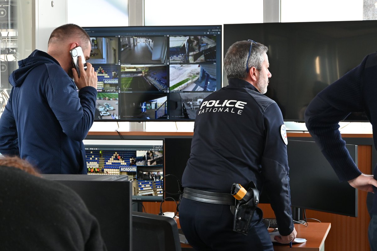 Exercice d'évacuation simulé au stade d'Auxerre : prêt pour réagir à une attaque