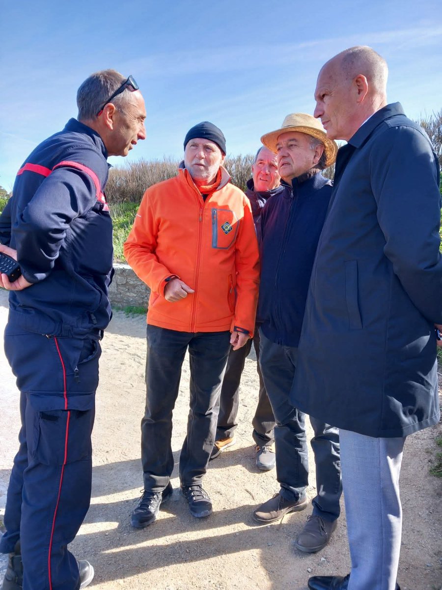 Cachalot échoué à Préfailles : intervention en cours