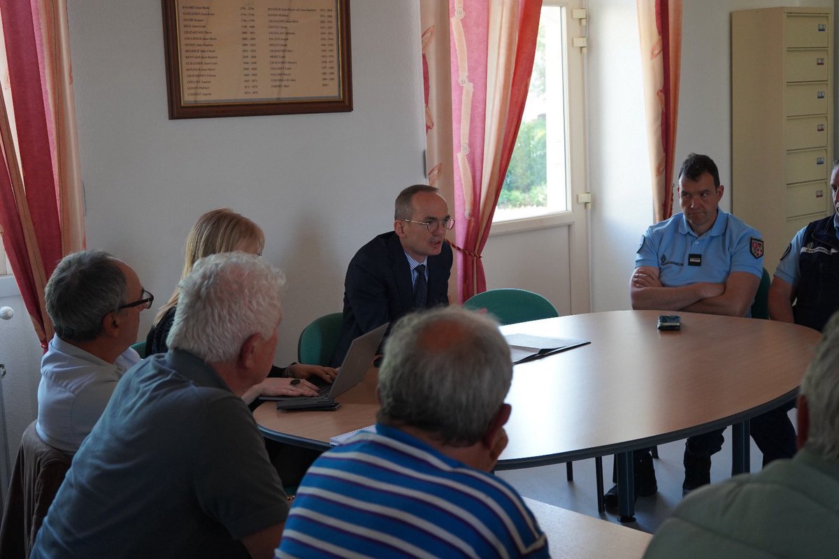 Sous-prefet de la Loire rencontre les arboriculteurs de Jarez pour sécuriser les vergers