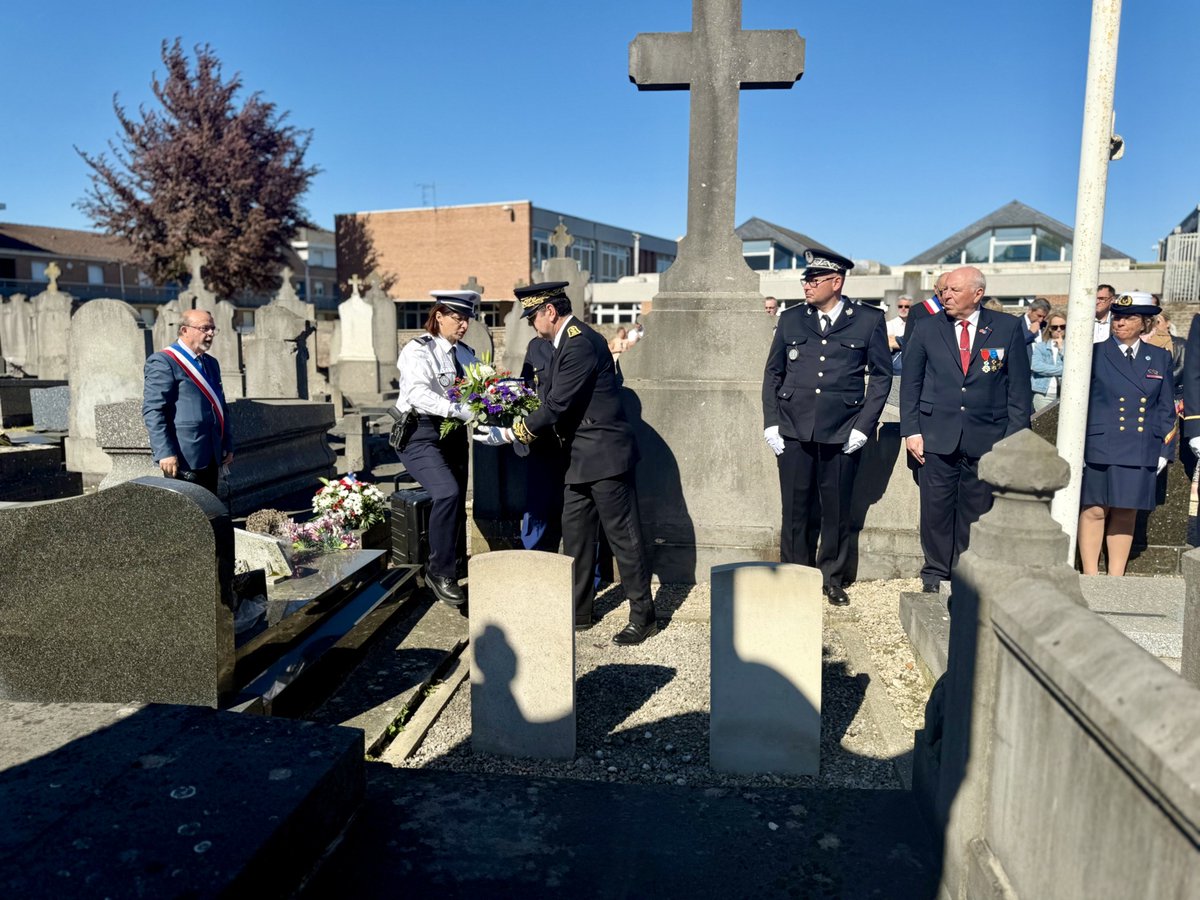 Sous-Préfet Honors British Aviators and Awards Medals in Neuville-Saint-Rémy, 1944