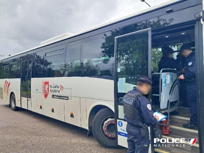#SécuritéDuQuotidien | 🚌 Des opérations de contrôles des transports scolaires sont très régulièrement menées en #HauteVienne par les forces de l’ordre, afin de garantir la sécurité des élèves.
🚔 Hier, la @PoliceNationale a procédé à une opération de con