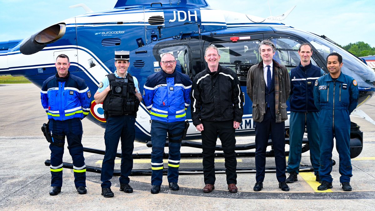 🚔 #SécuritéRoutière | Contrôle routier
Ce mercredi 20 mai, Pascal Jan, préfet de l'Yonne, et Hugo Le Floc'h, directeur de cabinet du préfet, ont participé avec la gendarmerie nationale a une opération de contrôle routier menée sur les axes routiers et au