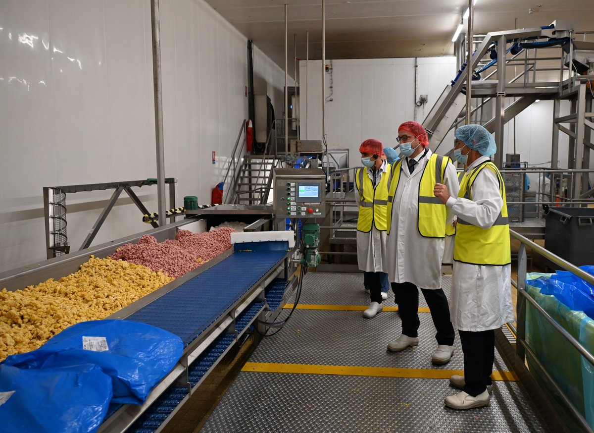Visite du préfet des Deux-Sèvres à l'usine Marie Surgelés d'Airvault : 280 personnels, 20 000 tonnes de production, 70 millions d'euros de chiffre d'affaires