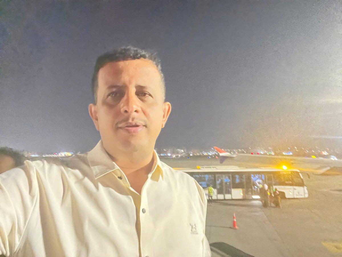 عدتُ إلى عدن عقب غياب دام خمسة أشهر..
كانت خمسة أشهر ثقيلة على القلب والجسد، رغم توفر كل سبل الراحة والمعيشة والرفاهية.
ما زلت أؤمن أن القيمة الحقيقية للصحفي تكمن في معايشته لواقع الناس وملامسته المباشرة لهمومهم.
عدنا والعود أحمد.
أسأل الله أن يحفظ اليمن وأهله.
فتحي بن لزرق