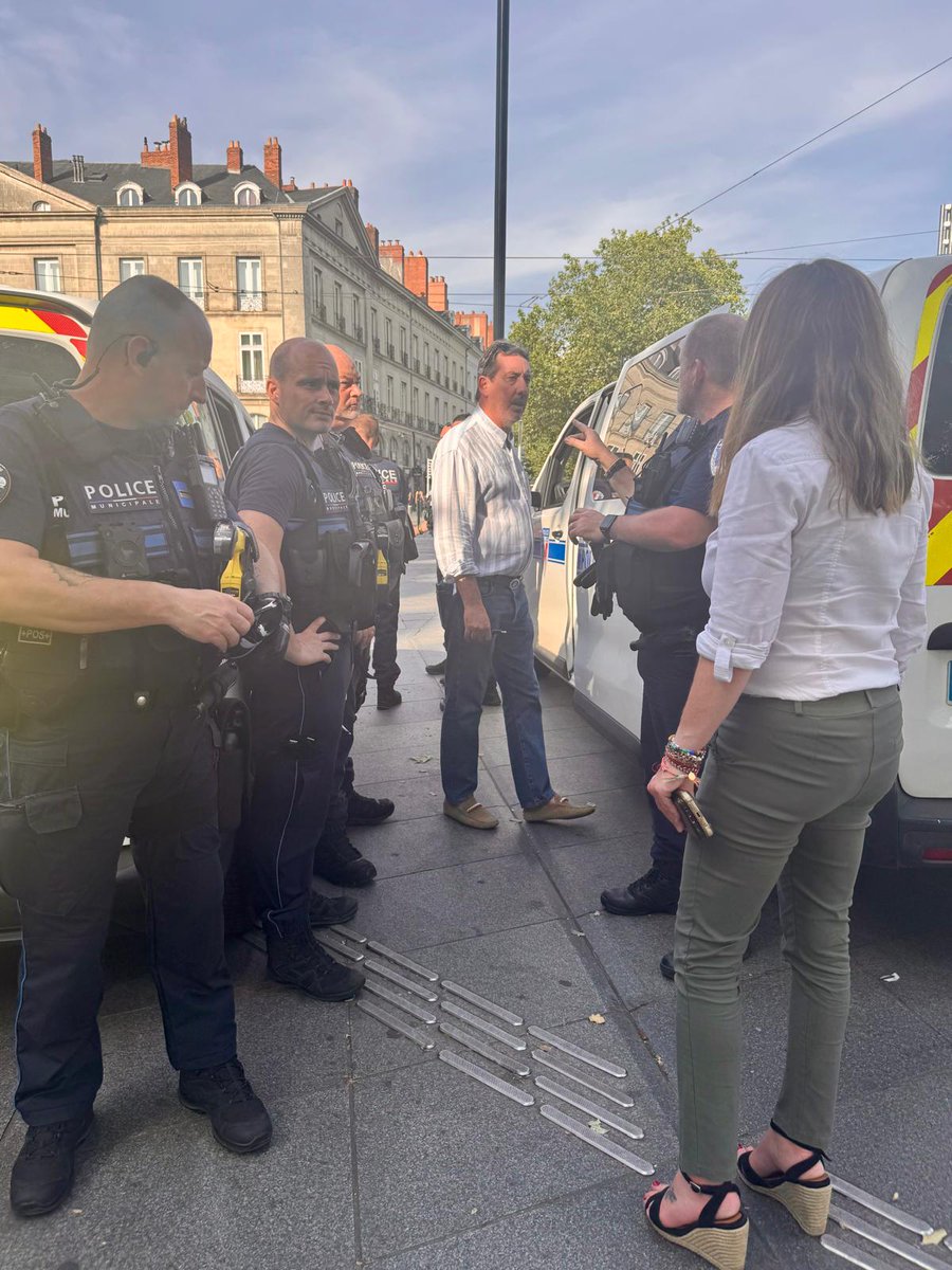Visite du préfet aux forces de l’ordre à Nantes