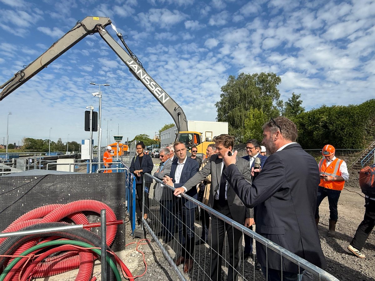 Visite des travaux d'installation des pompes à l'écluse de Cuinchy, Givenchy-lès-la-Bassée