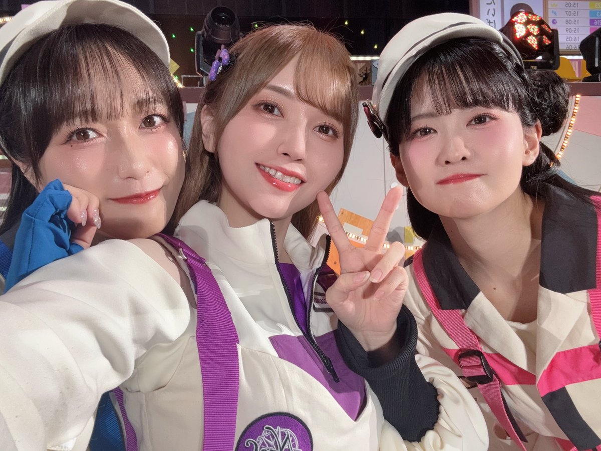 うしろに可愛いのいる☺️笑