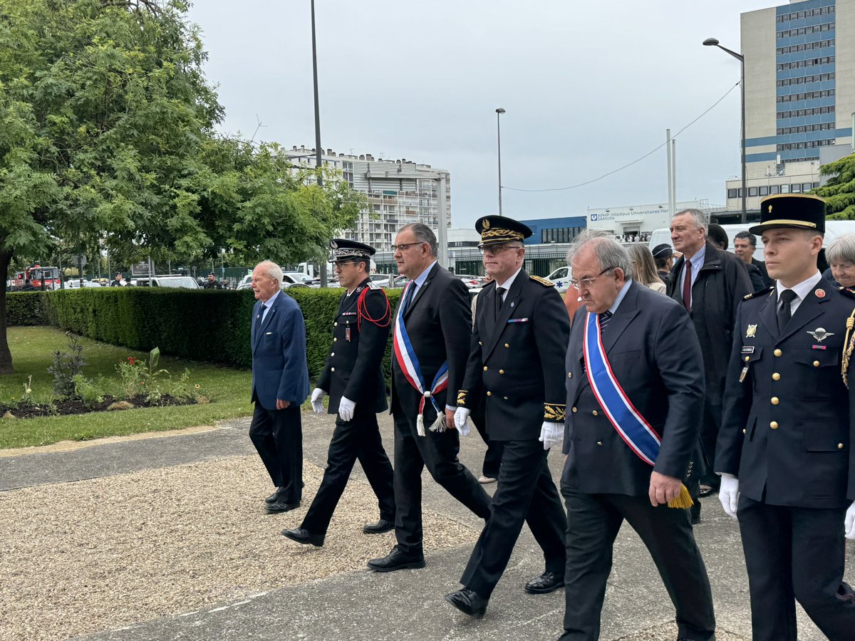 Cérémonie d'hommage aux morts pour la France en Indochine au cimetière de Créteil