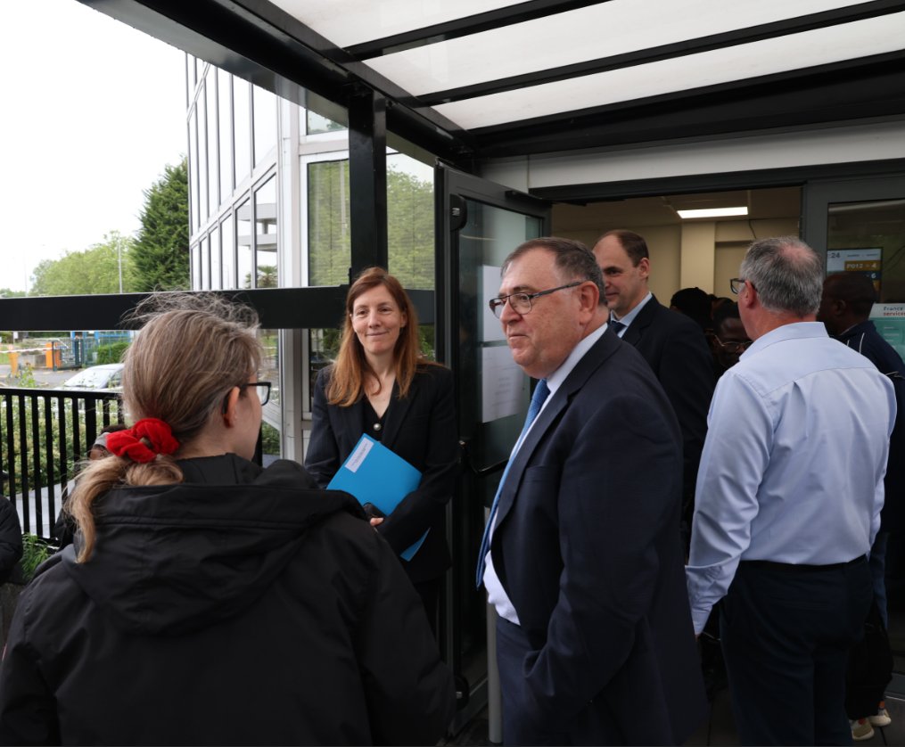 Visite de la préfète de l'Essonne au service des impôts des particuliers d'Évry