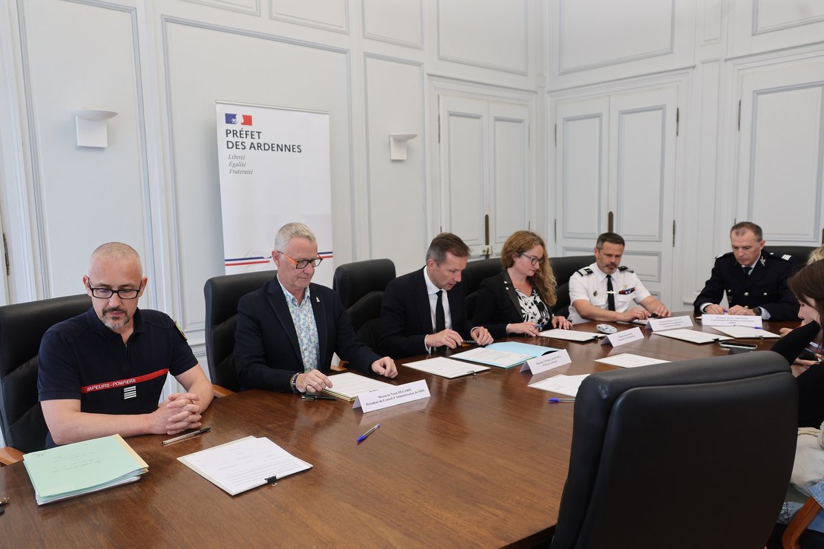 Signature de convention sur la lutte contre les incendies criminels et les agressions envers les sapeurs-pompiers Préfecture 08