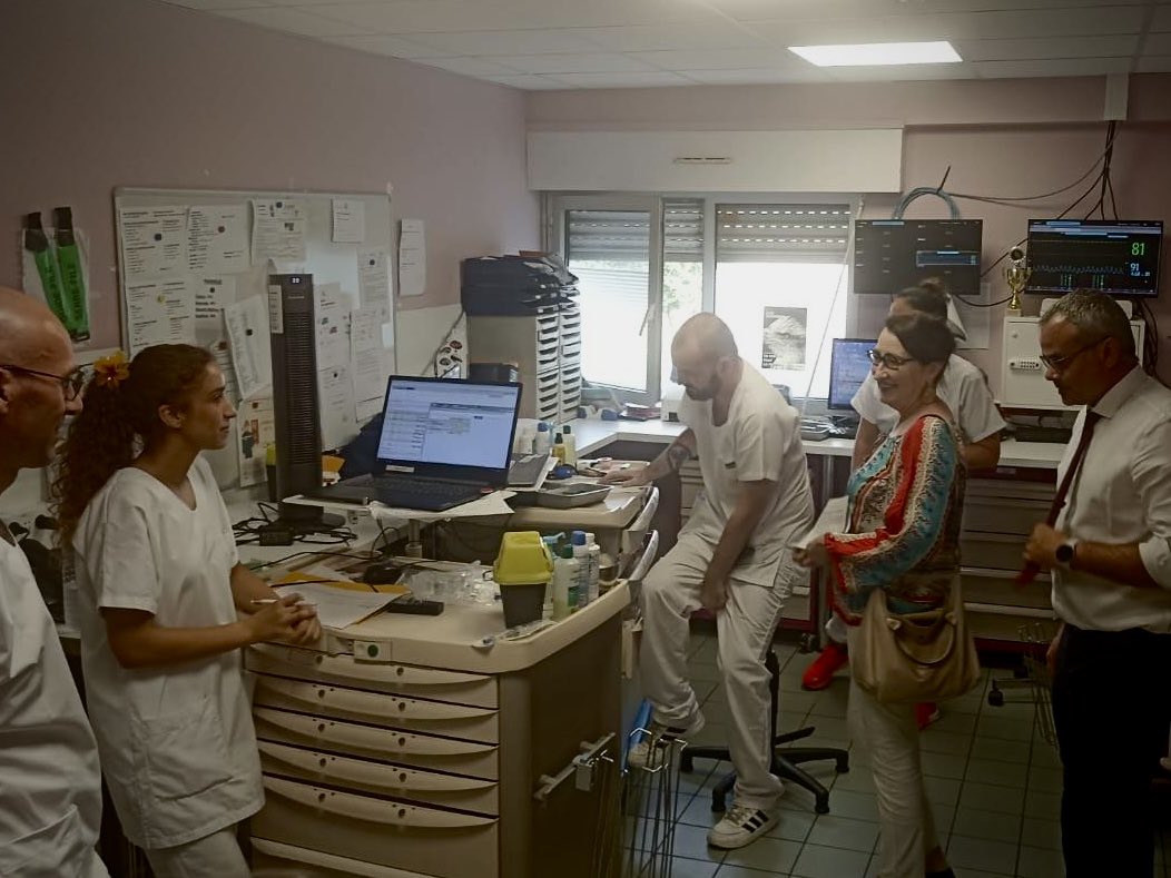 Visite de la sous-préfète au Centre hospitalier de l'arrondissement de Montreuil pendant la canicule