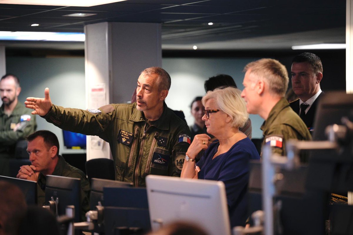 Visite du préfet à la base aérienne 942 de Lyon-Mont Verdun