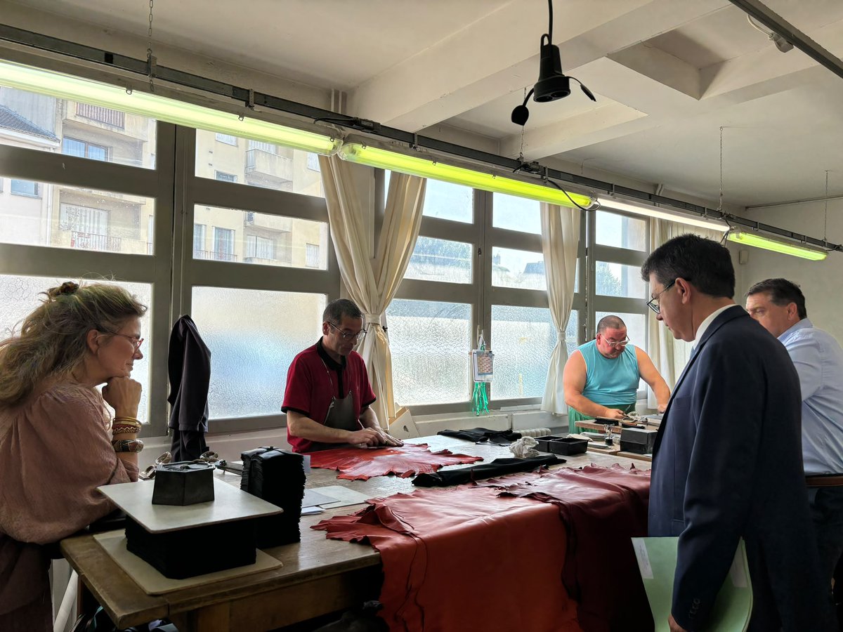 Visite du préfet à la manufacture Agnelle Saint-Junien